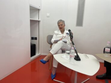 Η Τένια Μακρή στη Βιβλιοθήκη Καλαμπάκας (ΦΩΤΟ)