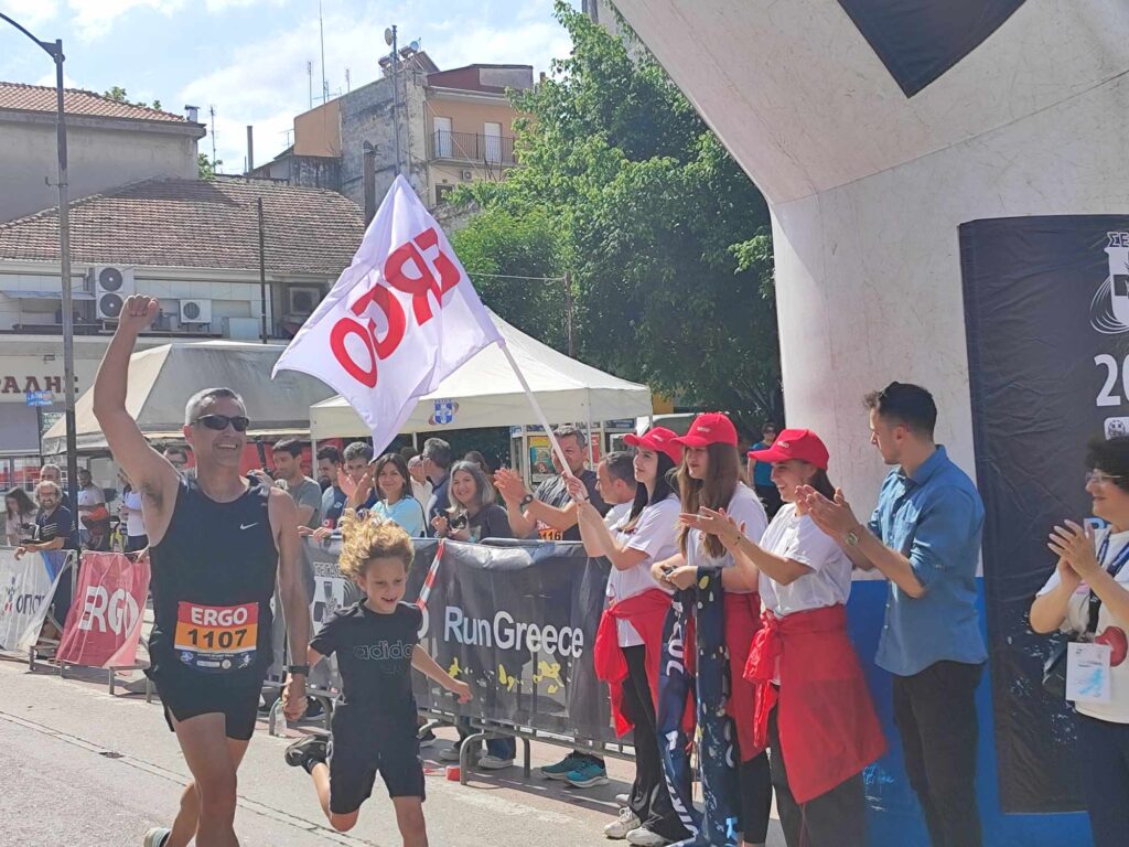 Τρυφερές οικογενειακές στιγμές στο Run Greece Τρίκαλα (ΦΩΤΟ+VIDEO)