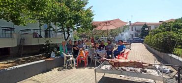 Πήραν «φωτιά» οι σούβλες στα Τρίκαλα (ΦΩΤΟ+VIDEO)