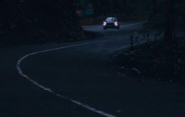 Απίστευτη καταγγελία: Άνδρας ντυμένος αρχαίος Έλληνας κυκλοφορεί με ρόπαλο και κυνηγάει οδηγούς στον Βόλο