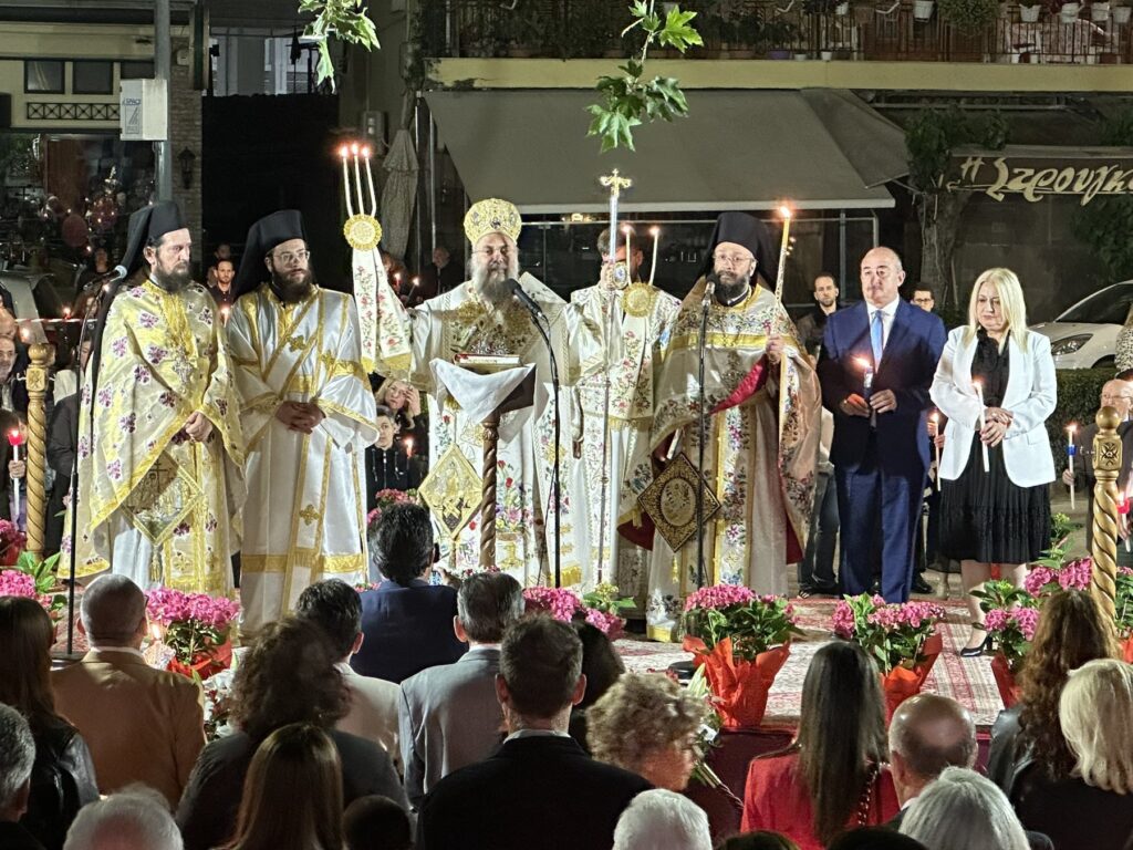 Τρίκαλα: Με λαμπρότητα ο εορτασμός της Ανάστασης (ΦΩΤΟ)