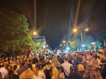 Στα... τέσσερα βρέθηκε Τρικαλινή από μία λακκούβα