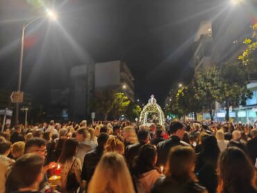 Η συνάντηση Επιταφίων στα Τρίκαλα - Με εκατοντάδες πιστούς πλημμύρισε η πόλη (ΦΩΤΟ+VIDEO)