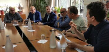 Με την «Κίνηση Ανασυγκρότησης του Δήμου Φαρκαδόνας» συναντήθηκε ο Χατζηδάκης (ΦΩΤΟ)
