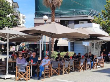 Καφεδάκι… παραλιακά για τους Τρικαλινούς (ΦΩΤΟ)