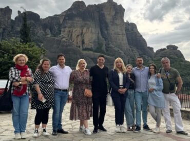 Σέρβοι travel bloggers και δημοσιογράφοι στα Μετέωρα (ΦΩΤΟ)