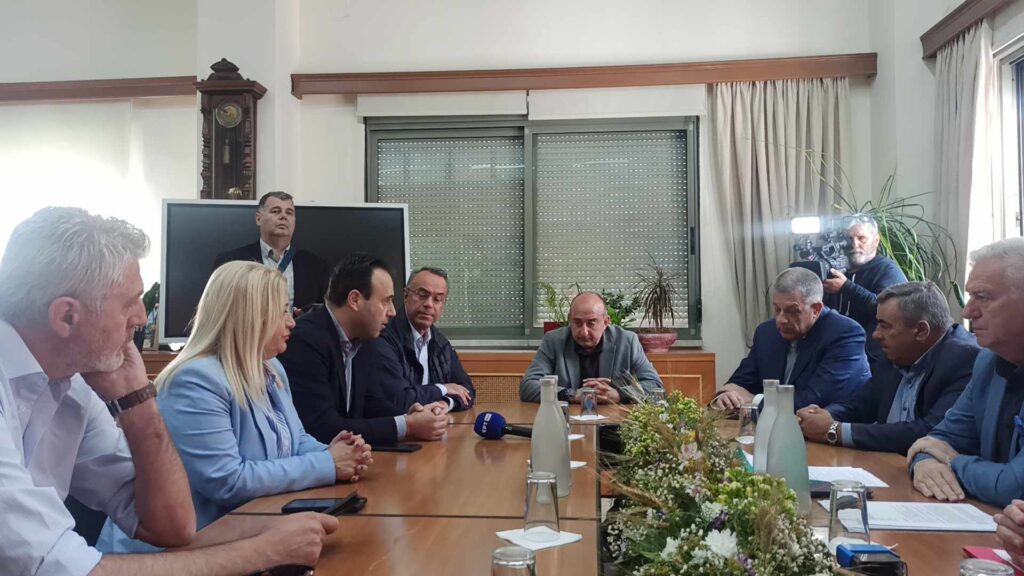 Λιτός και προεκλογικός ο Δημήτρης Παπαστεργίου (BINTEO)