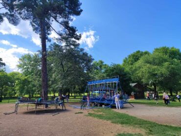 Τρίκαλα: Χαλβάς, τραμπολίνο και καραβάκια στον Άη Γιώργη (ΦΩΤΟ+VIDEO)