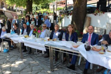 Το 'καψαν στην Πιαλεία για την εορτή του Αγίου Γεωργίου (ΦΩΤΟ)
