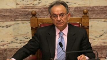 Προτομή του Δημήτρη Σιούφα σε πλατεία της Καρδίτσας