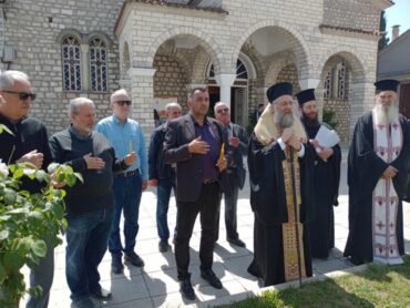 Τρισάγιο του Σωματείου Ιεροψαλτών Τρικάλων στο μνημείο του Αφανούς Ιεροψάλτη (ΦΩΤΟ)