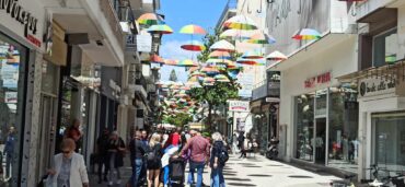 Ουρές στα ταμεία των εμπορικών στα Τρίκαλα