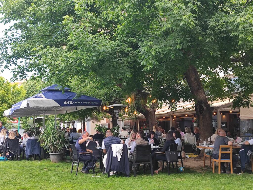 Τσίπουρο και άγιος ο Θεός στα Τρίκαλα (ΦΩΤΟ)