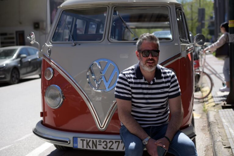 Τρικαλινός μεταμόρφωσε ένα παλιό Volkswagen σε αληθινό στολίδι! (ΕΙΚΟΝΕΣ)