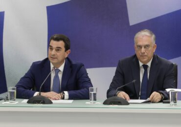 Ο Κώστας Σκρέκας μετά την ανακοίνωση του ανασχηματισμού