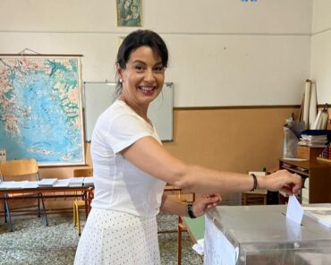 Ψήφισε στη Γλυκομηλιά η Μαρίνα Κοντοτόλη