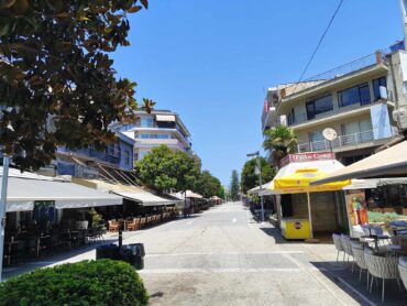 Άδεια η πόλη - Σε λίγες ώρες θα επιστρέψουν οι εκδρομείς (ΦΩΤΟ+VIDEO)