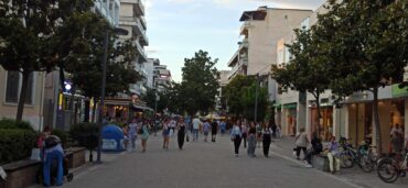 Θερινό ωράριο από Δευτέρα στην εμπορική αγορά των Τρικάλων