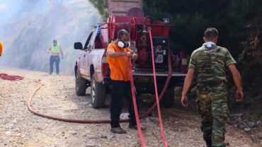 Φωτιά στον Έβρο - Σηκώθηκαν και εναέρια μέσα