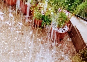 Χαλάζι στα ορεινά των Τρικάλων - Σκοτείνιασε ο ουρανός (ΦΩΤΟ+VIDEO)