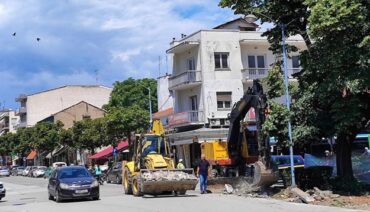 «Βράζουν» τα τσιμέντα στην Κεντρική Πλατεία Τρικάλων