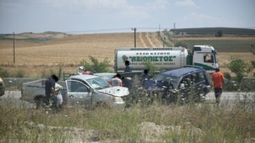 Καραμπόλα αυτοκινήτων με τρεις τραυματίες στην Ε.Ο. Τρικάλων - Λάρισας (ΦΩΤΟ)