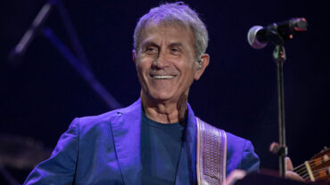 Στα Τρίκαλα αύριο ο Νταλάρας για τη συναυλία - αφιέρωμα στον Βασίλη Τσιτσάνη