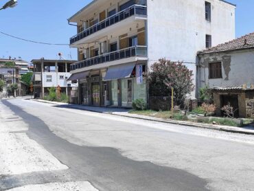 Οδός Πύλης: Από τη μία χαλίκια από την άλλη άσφαλτος (ΦΩΤΟ)