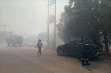 Μεγάλη φωτιά στην περιφερειακή Τρικάλων - Διεκόπη η κυκλοφορία (ΦΩΤΟ+VIDEO)
