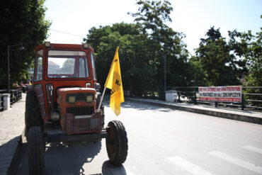 Με τρακτέρ στις κάλπες οι αγρότες της Αγιάς (ΦΩΤΟ+VIDEO)