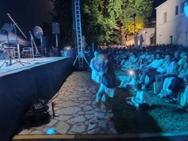 Ζεϊμπεκιά χόρεψαν νεαροί Τρικαλινοί (VIDEO)