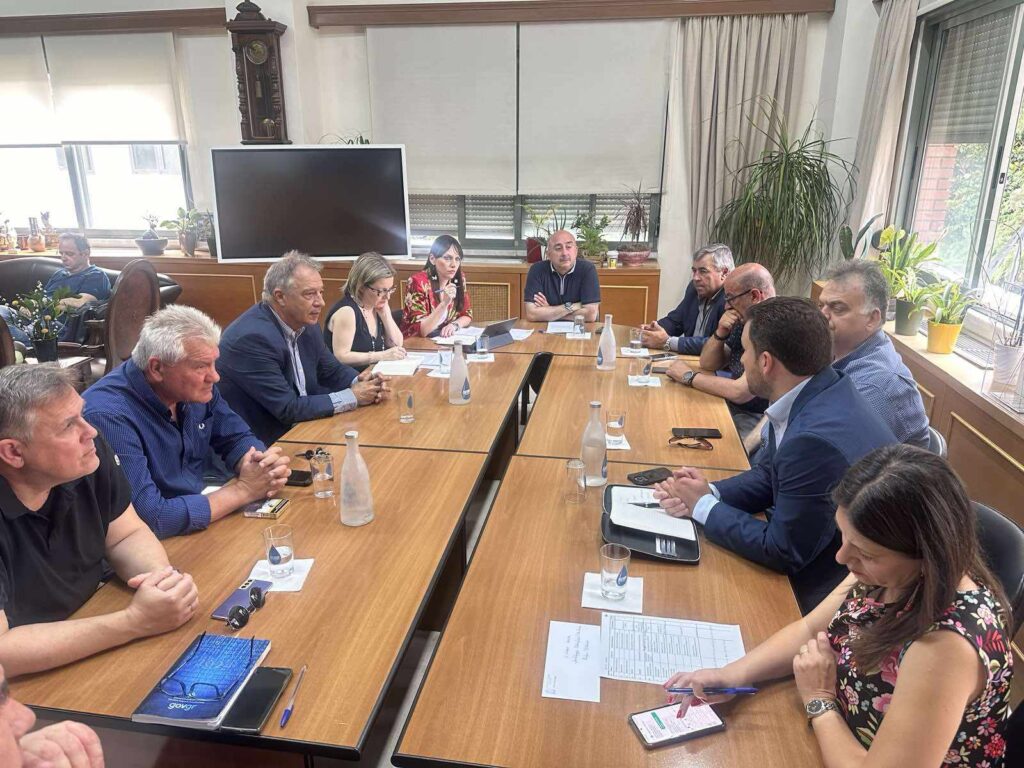 Τα ερωτήματά σας προωθούνται...στον Πρωθυπουργό