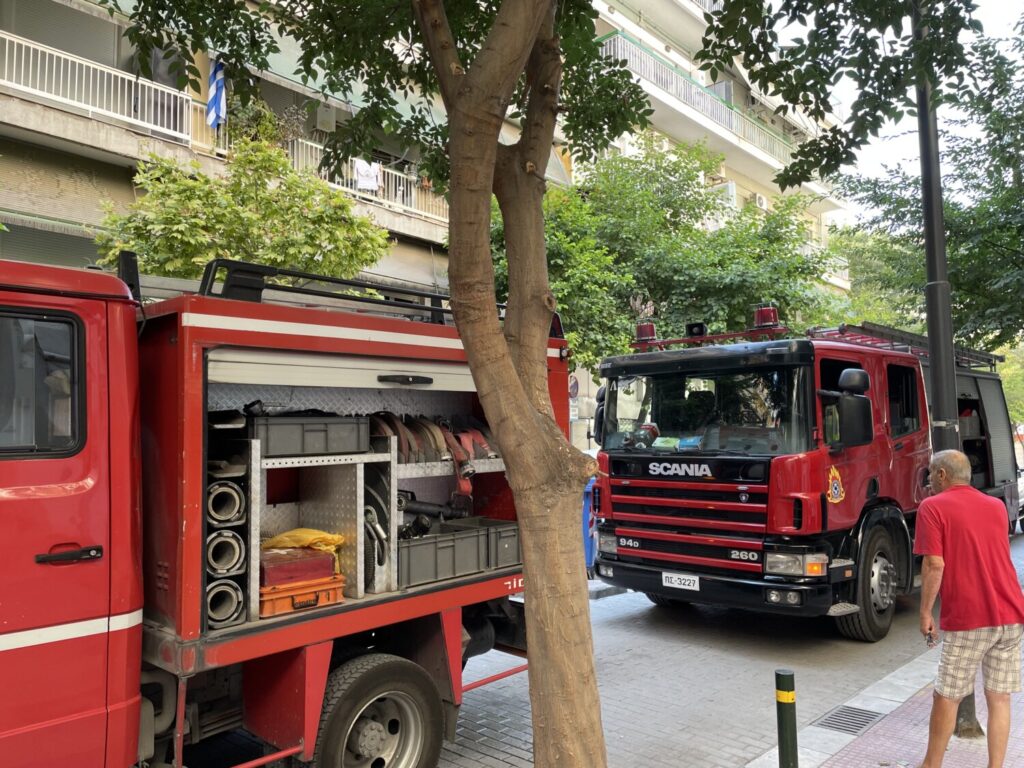 Φωτιά σε ισόγειο διαμέρισμα στο κέντρο της Λάρισας
