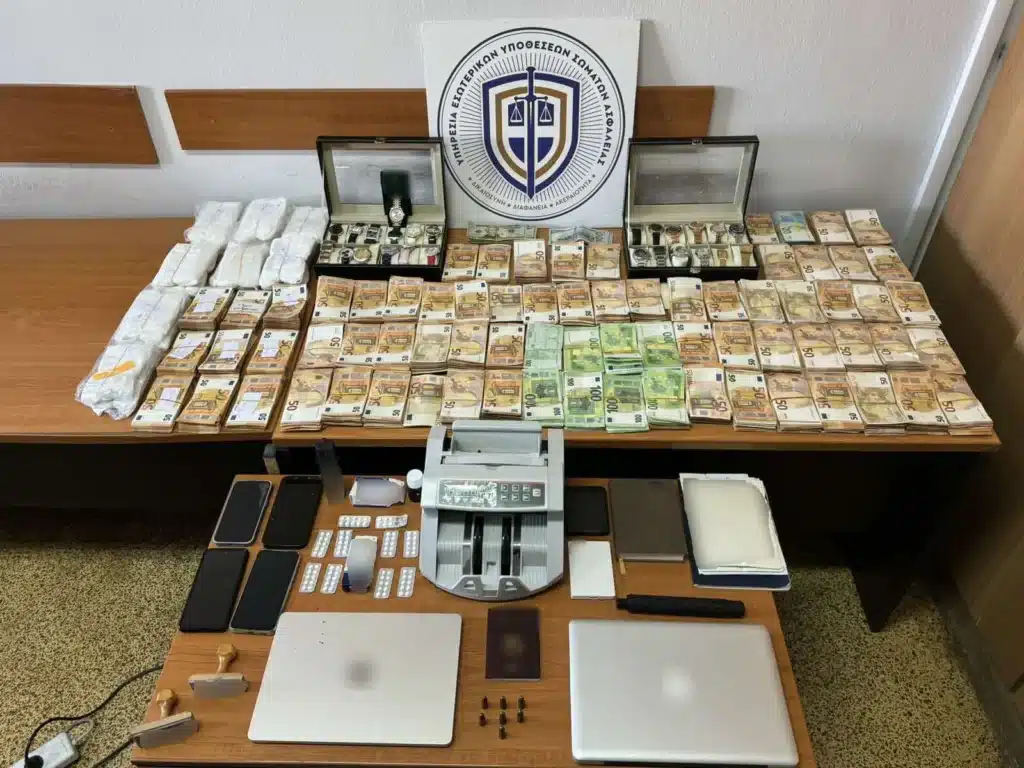 Σύλληψη δημοτικών υπαλλήλων για εκβιασμό καταστηματαρχών στην Αθήνα