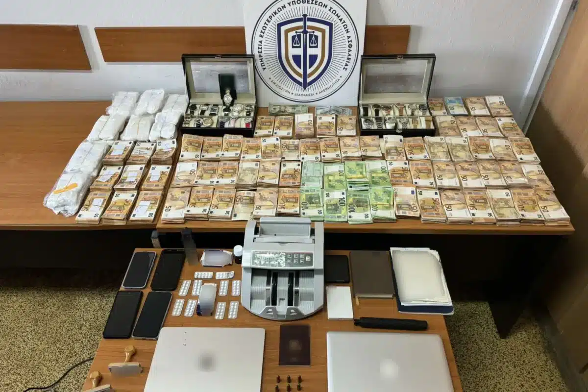 Σύλληψη δημοτικών υπαλλήλων για εκβιασμό καταστηματαρχών στην Αθήνα