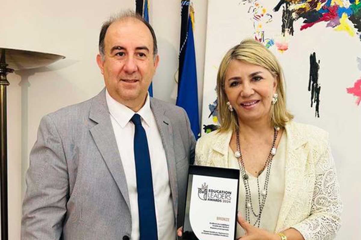 Συνάντηση εργασίας της Υφυπουργού Παιδείας Ζέττας Μακρή με τον Αλέξανδρο Καπανιάρη