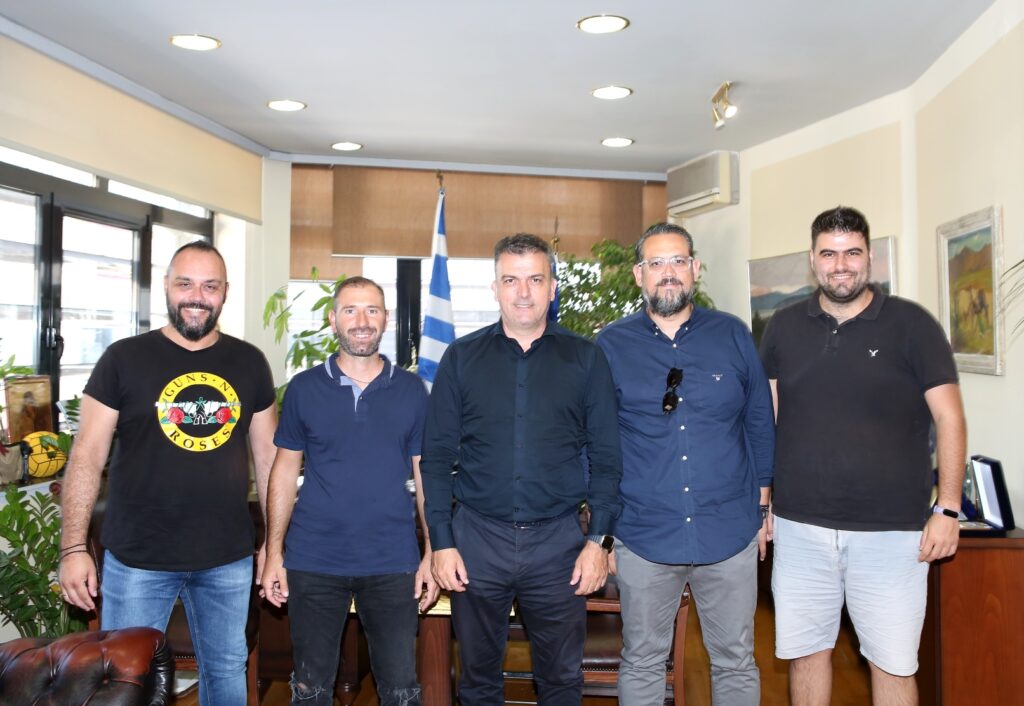 Συνάντηση Δήμαρχου Λαρισαίων με μέλη του Λαρισαϊκού Συλλόγου Καναρινόφιλων
