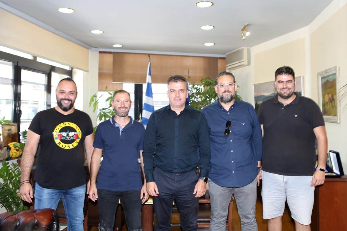 Συνάντηση Δήμαρχου Λαρισαίων με μέλη του Λαρισαϊκού Συλλόγου Καναρινόφιλων