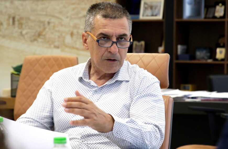 «Να παραιτηθεί ο Τσιάρας» – Οργή Κουρέτα για την ευλογιά