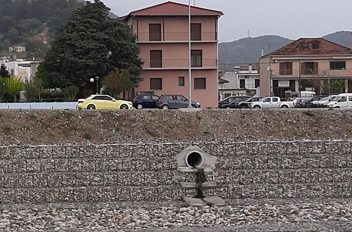 Παράνομες χωματερές και αμίαντος υποβαθμίζουν …το Μουζάκι