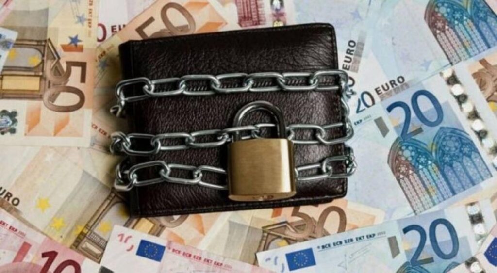 Λάρισα: Έδωσαν ενίσχυση 250 ευρώ, αλλά το Δημόσιο, τα Ταμεία και οι Τράπεζες την… έφαγαν!