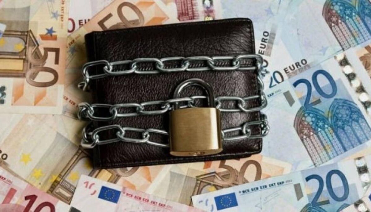 Λάρισα: Έδωσαν ενίσχυση 250 ευρώ, αλλά το Δημόσιο, τα Ταμεία και οι Τράπεζες την… έφαγαν!