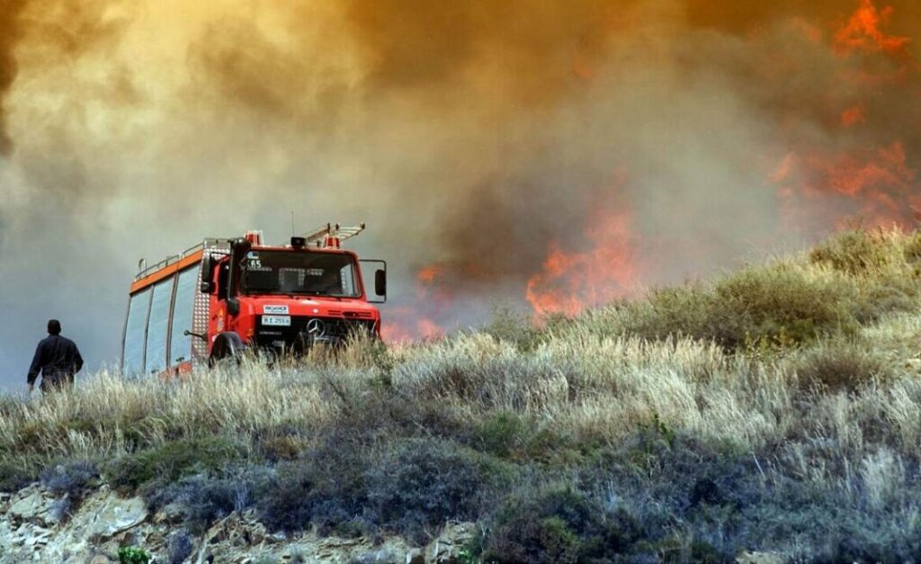 Υπό έλεγχο η φωτιά στην Παναγία Καλαμπάκας: Αποκαταστάθηκε η κυκλοφορία στην Εθνική Οδό