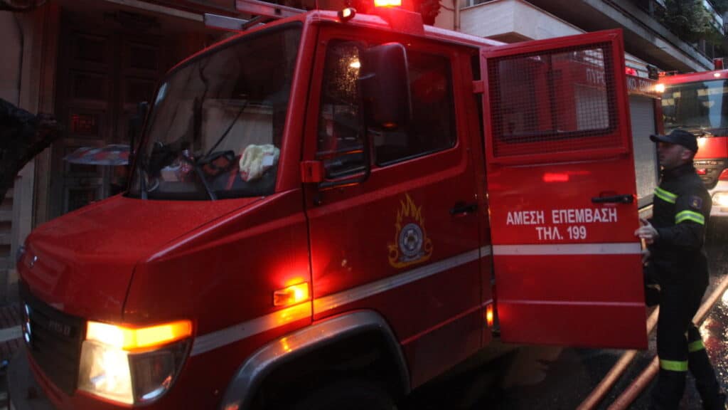 Δεκάδες κλήσεις στην Πυροσβεστική Υπηρεσία Θεσσαλίας λόγω κακοκαιρίας
