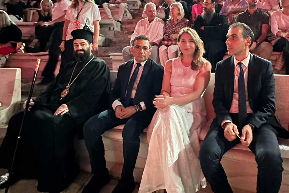 Η Κατερίνα Παπακώστα τραγούδησε για την ειρήνη
