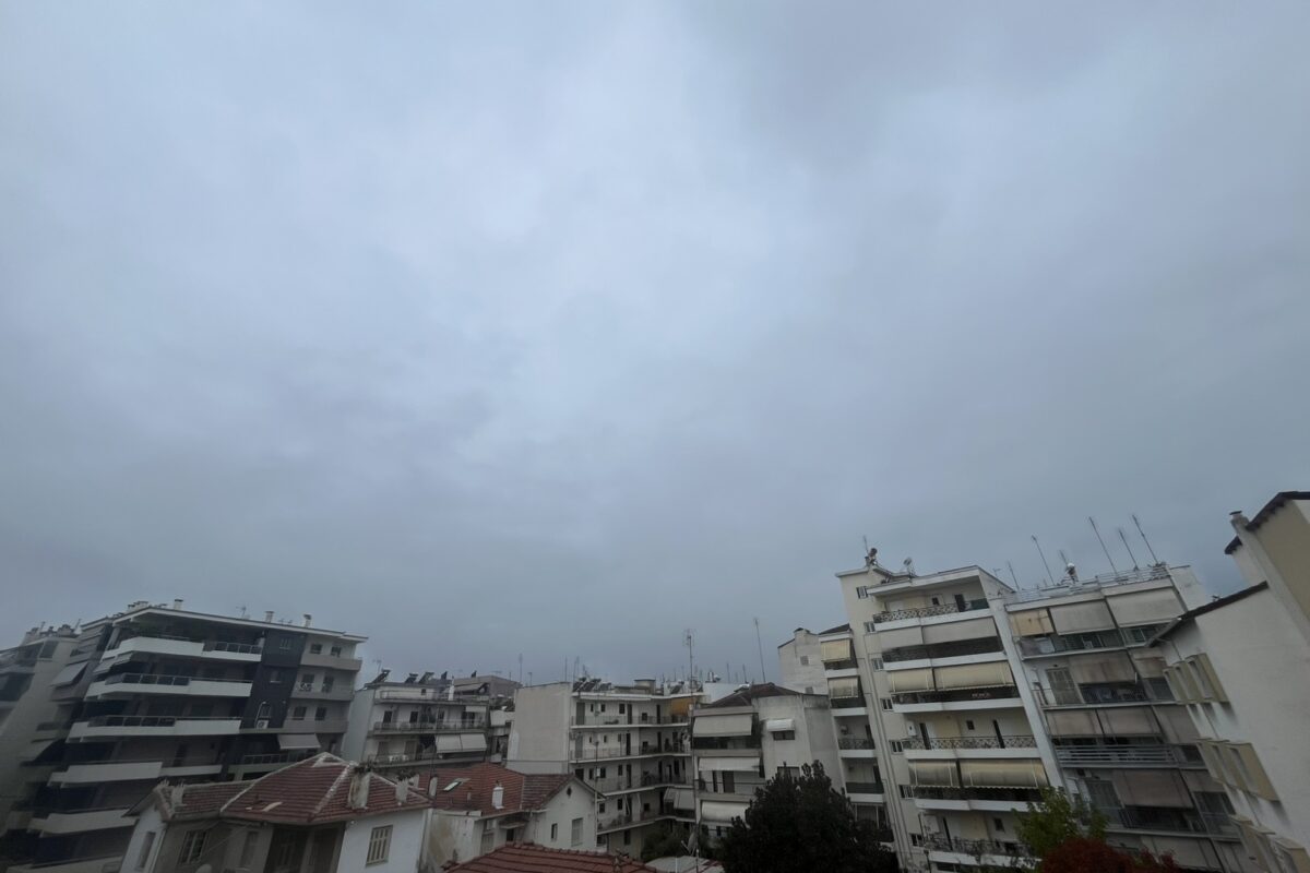 Ο ουρανός σκοτείνιασε στα Τρίκαλα - Σε επιφυλακή για την κακοκαιρία ΑΤΕΝΑ