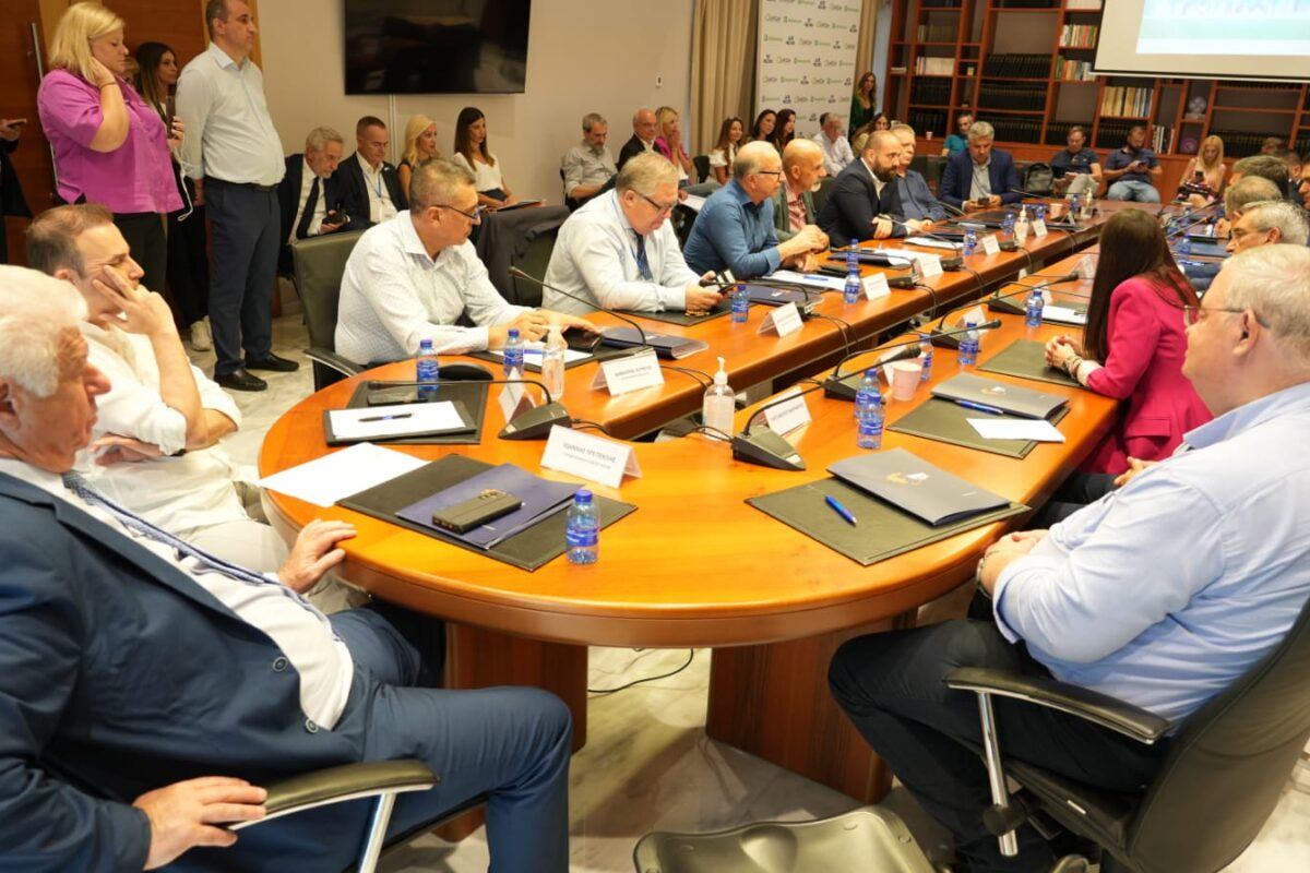 Στο πλευρό Κουρέτα το Δ.Σ. της Ένωσης Περιφερειών Ελλάδας με αφορμή την επίθεση Μπέου