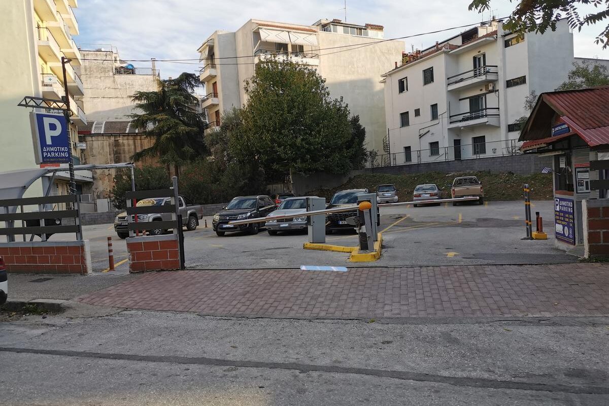 Κανονικά λειτουργεί ο χώρος στάθμευσης στην οδό Κανούτα