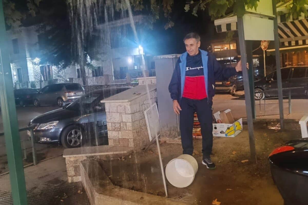 "Έξυπνος ποτισμός" στη Λαϊκή Αγορά Τρικάλων - Τρεχούμενο νερό κάθε βράδυ!