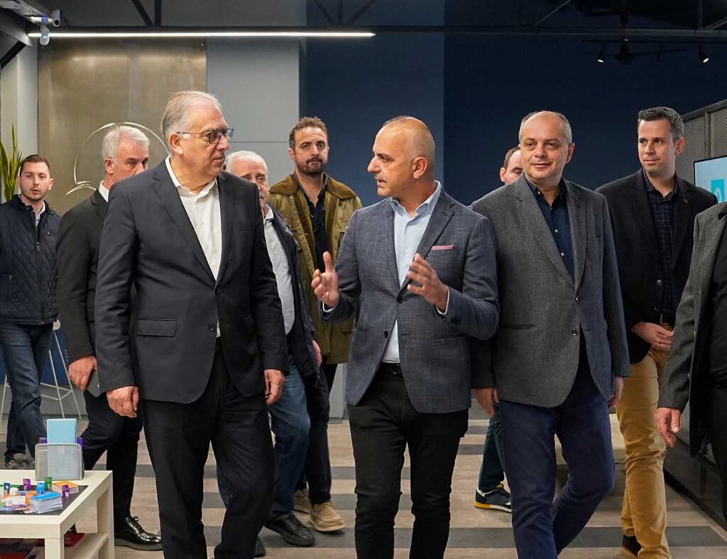 Εντυπωσιασμένος από την επίσκεψή του στο JOIST Innovation Park, ο Υπουργός Ανάπτυξης κ. Θεοδωρικάκος